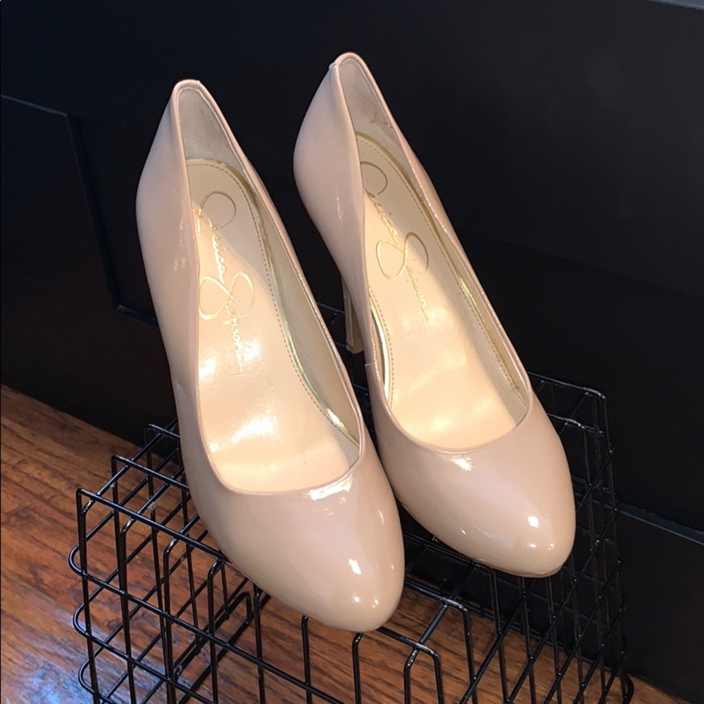 Worn once, super cute nude heels🥰
